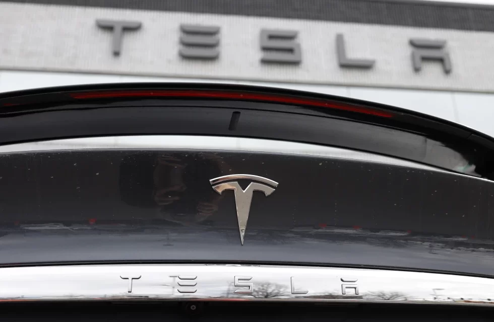 Virginia sheriff’s office says Tesla was running on Autopilot moments before tractor-trailer crash