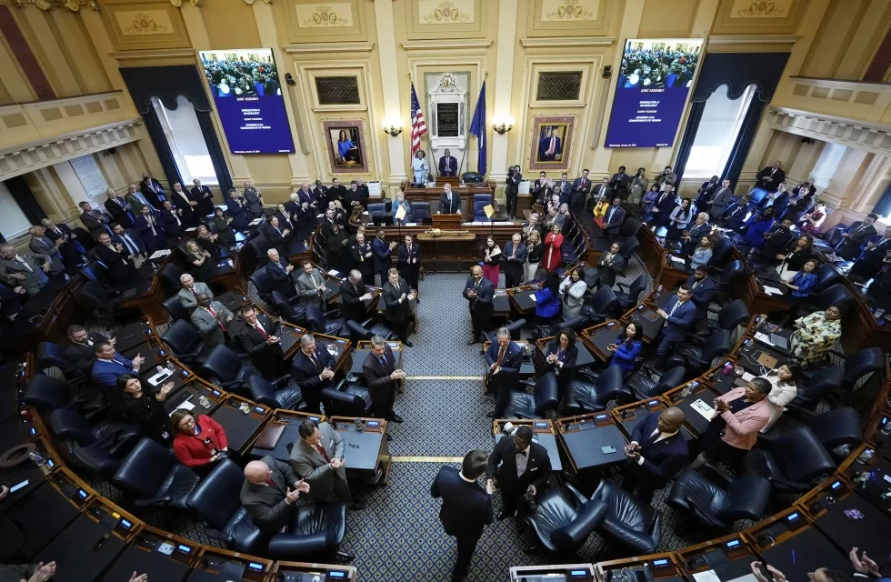 Virginia lawmakers send Youngkin bills to increase the minimum wage to $15 an hour