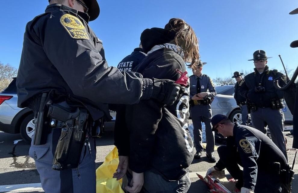9 protesters arrested after wrapping themselves in wire, lying down on I-95