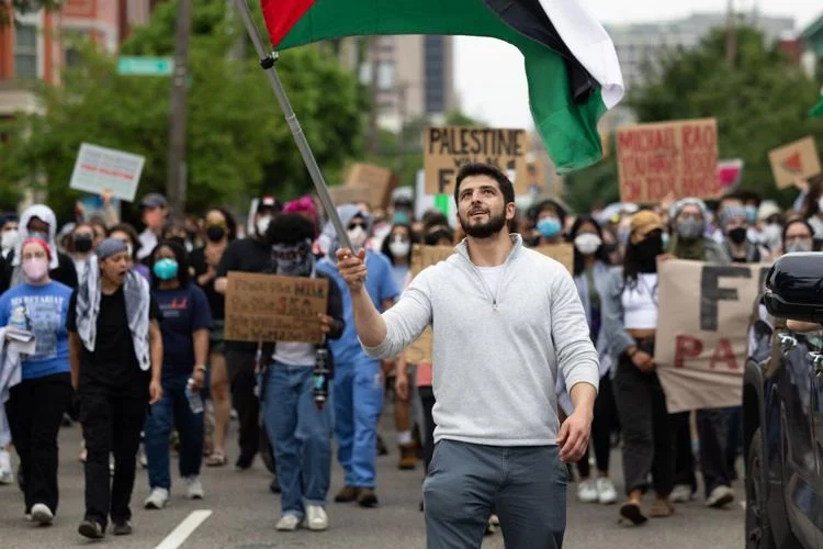 Pro-Palestine protesters march to Kaine’s office, block Richmond intersection