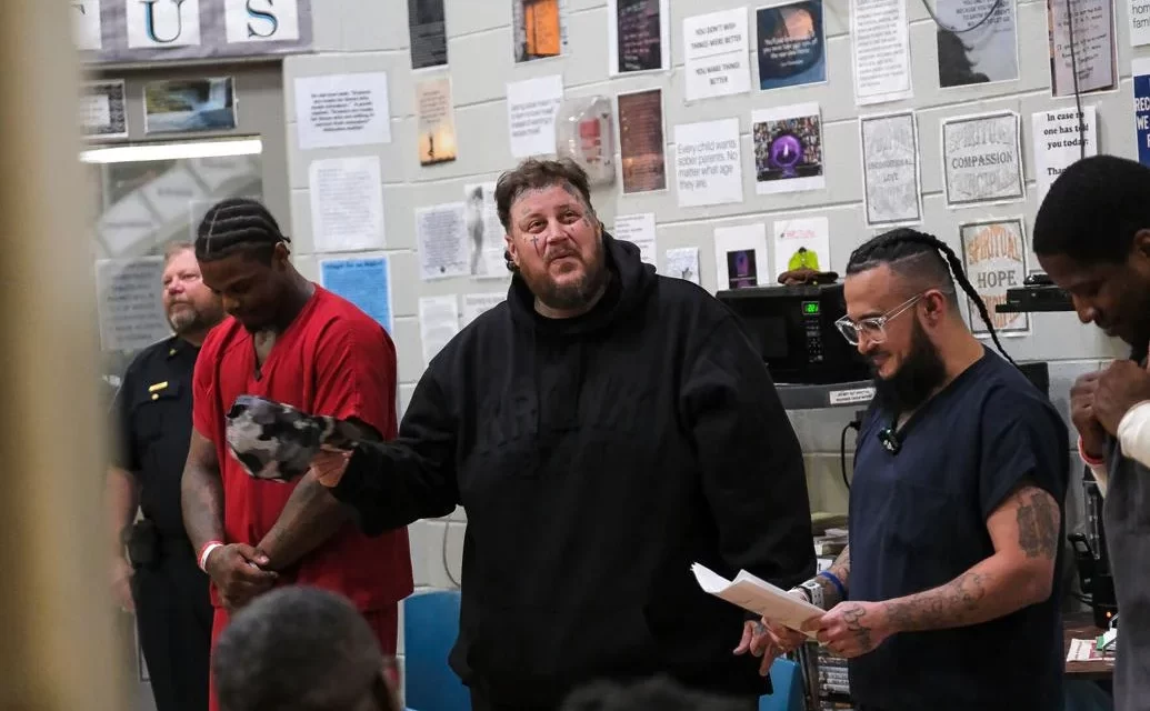 Jelly Roll visits addiction recovery program at Chesterfield Jail