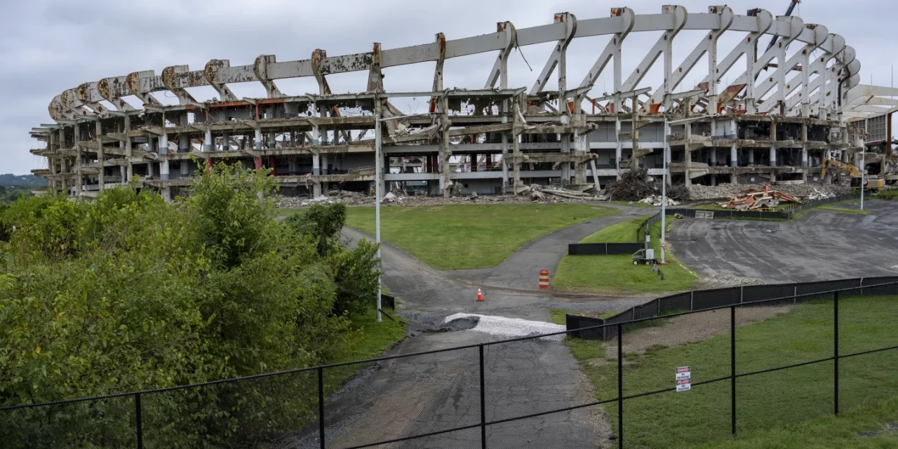 DC Council gives final approval to the Washington Commanders’ return to the RFK Stadium site