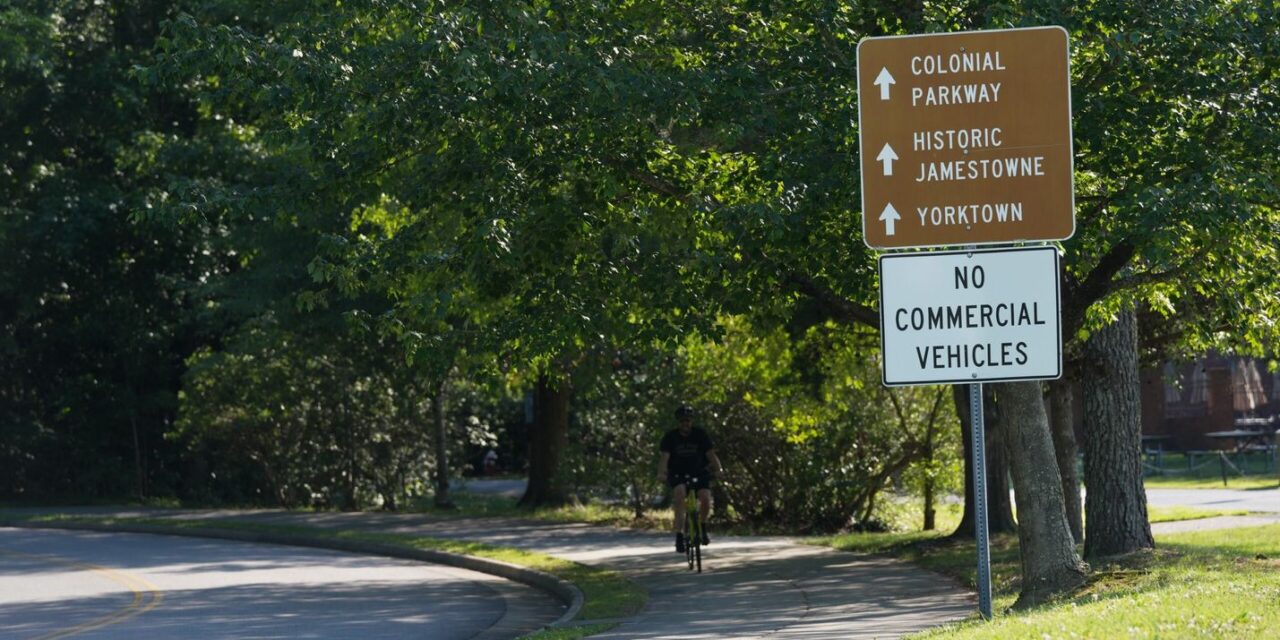 TOURISM SIGNS POINT TRAVELERS IN THE RIGHT DIRECTION